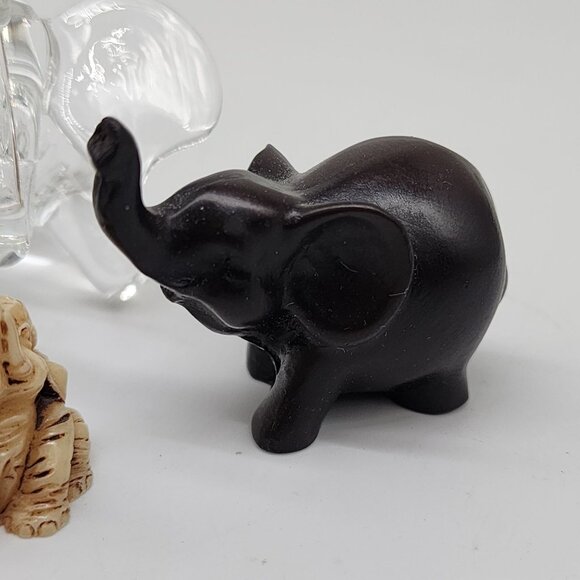 Set Of 5 Small Elephant Figurines In Various Materials & Colors Stone Glass & Re - Picture 4 of 7